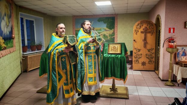 Божественная Литургия в день преподобного Серафима Саровского в Мурманском Доме интернате для престарелых и инвалидов